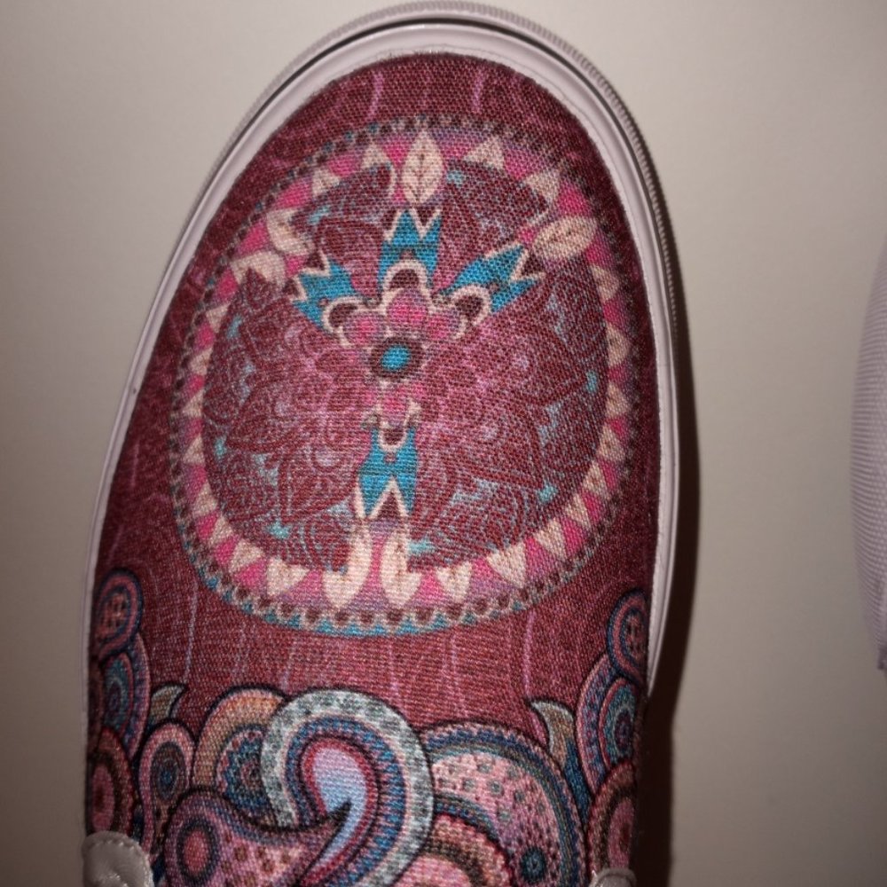 SLIP ON SNEAKERS